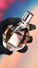 Load image into Gallery viewer, Live_event_engraver_melbourne__live_event_artist_melbourne_melbourne_event_luxury_engraving_candy_ng_art_live_engraving_services_melbourne_luxury_engraving_services_free_hand_engraving_free_hand_engraver_melbourne_event_engraver9.JPG
